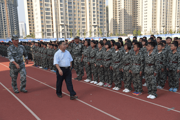 枣庄五中2021新生军训图片